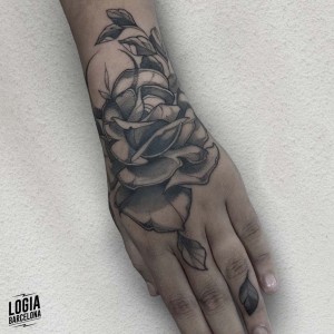 tatuaje_mano_sol_logiabarcelona_cristina_varas     